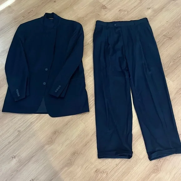 Suit men - Picture 1 of 4